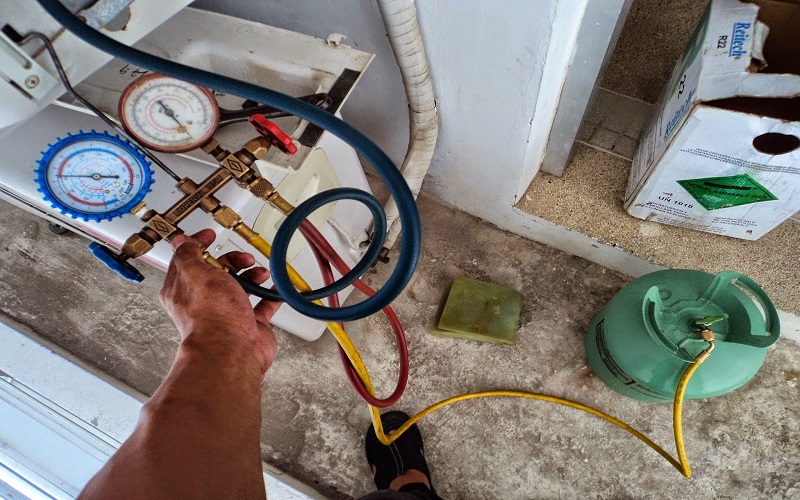 Dây dẫn gas bị hư hỏng cũng khiến máy lạnh không chảy nước qua đường ống ở dàn nóng.